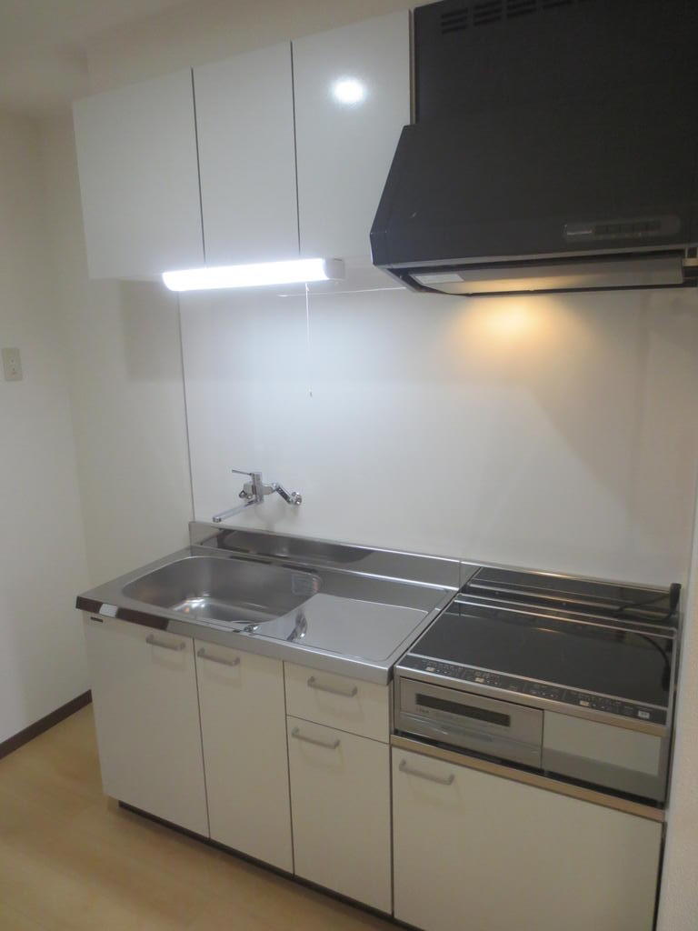 キッチン　築浅アパート！オール電化・独立洗面台・IH２口！