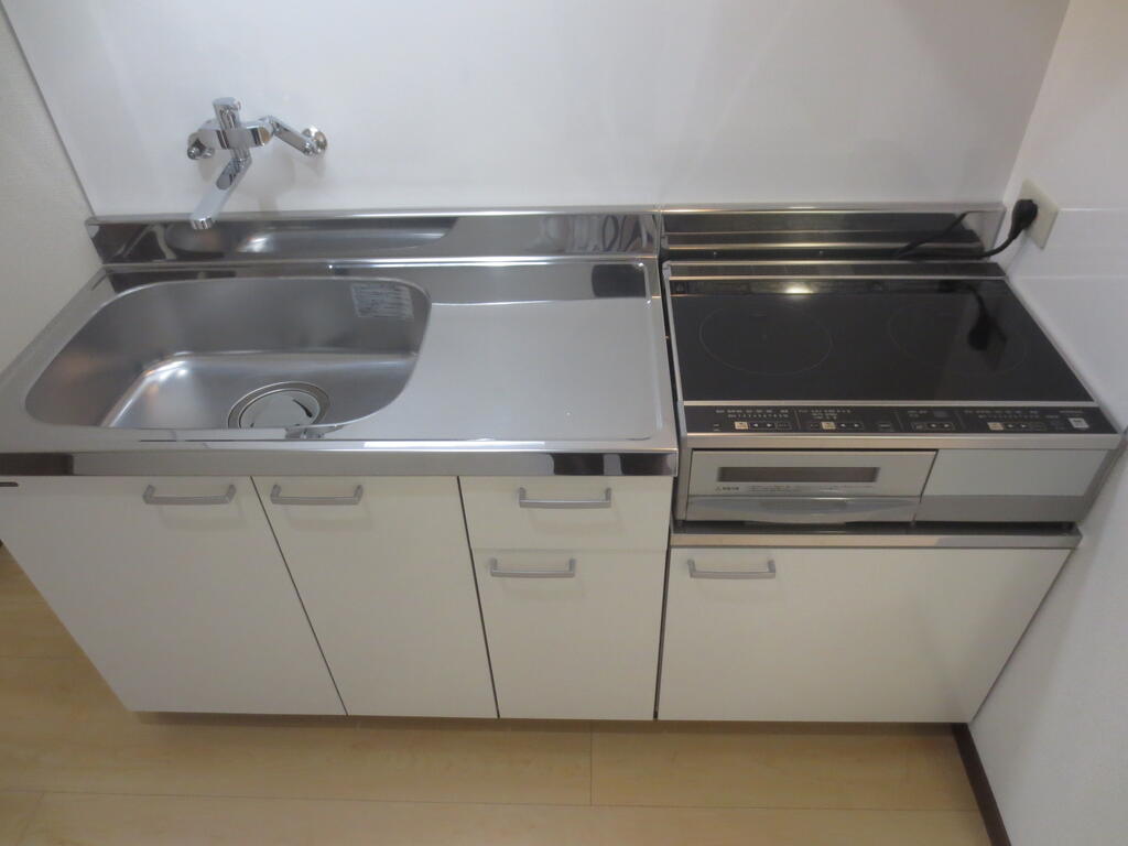 キッチン　築浅アパート！オール電化・独立洗面台・IH２口！