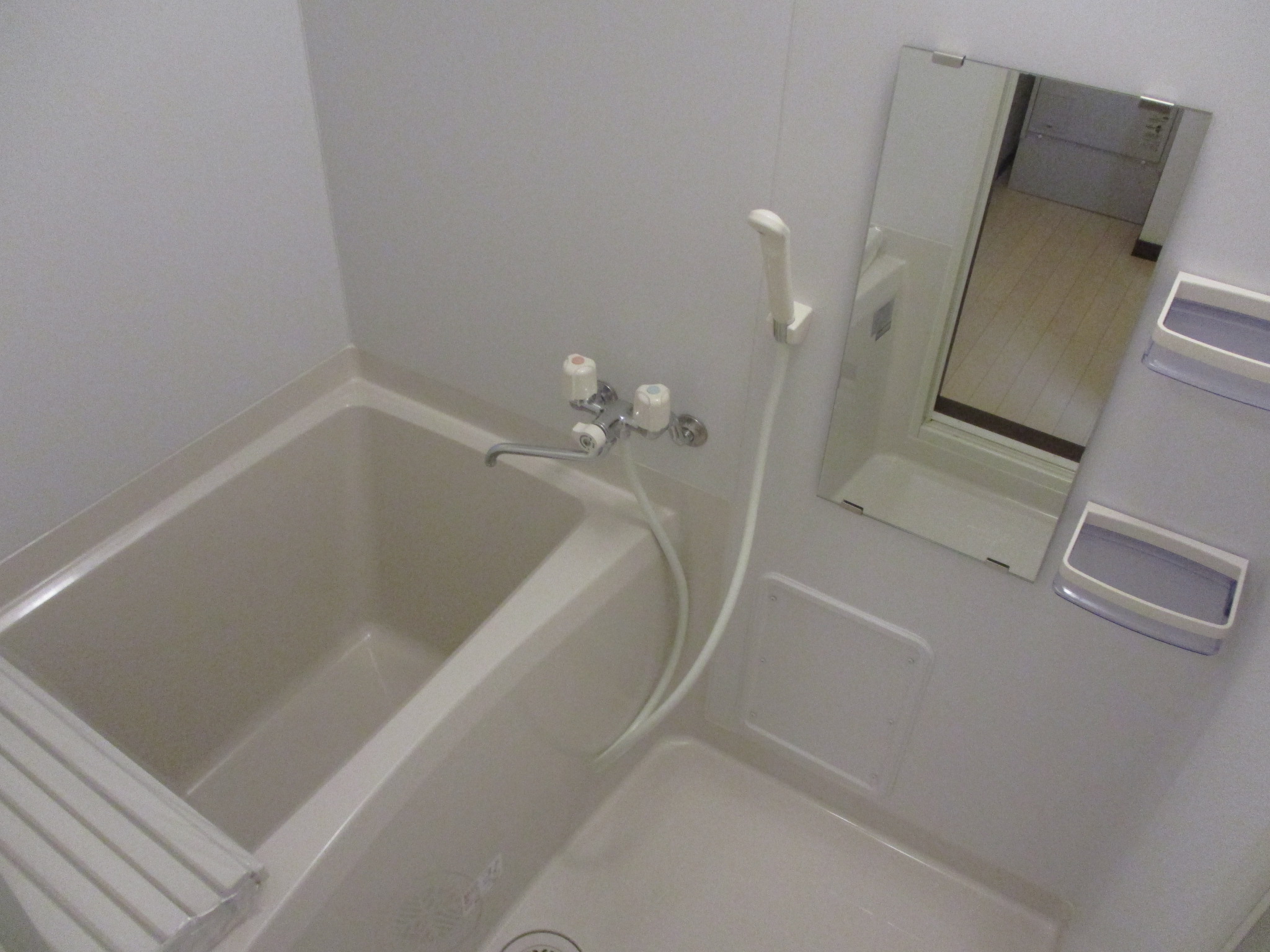 バス・シャワールーム　築浅アパート！オール電化・独立洗面台・IH２口！