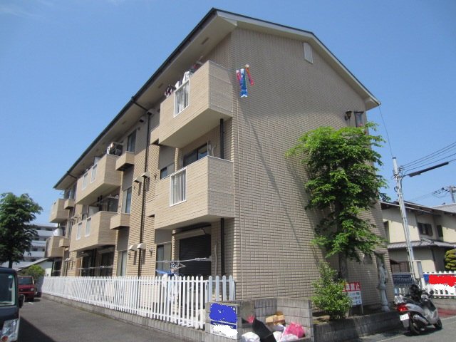 岸和田市上松町のアパートの建物外観