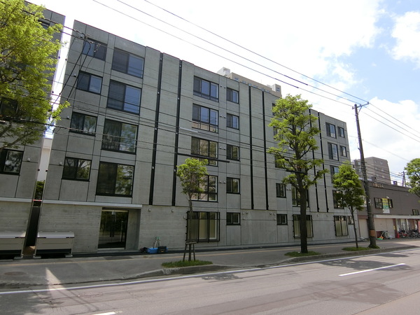 札幌市厚別区厚別南のマンションの建物外観