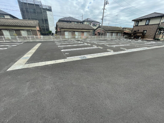 【倉敷市東富井のアパートの駐車場】