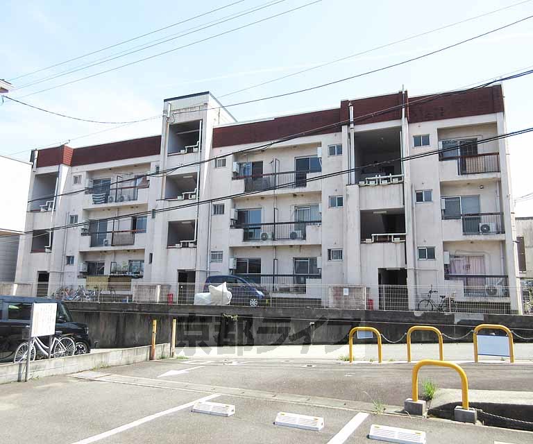 京都市山科区北花山中道町のマンションの建物外観
