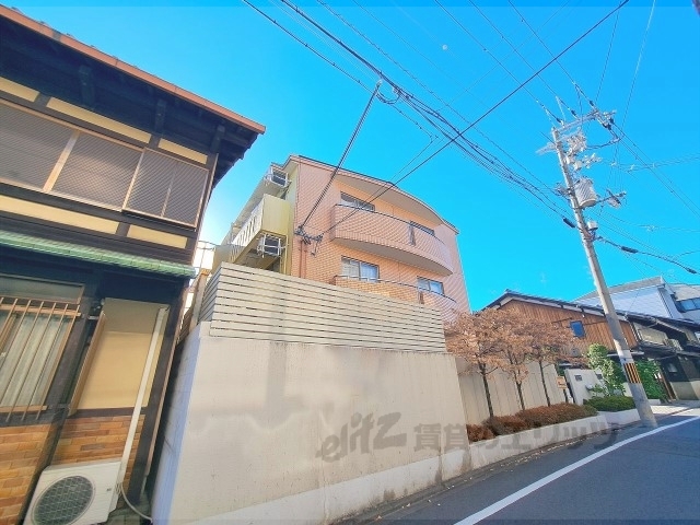 京都市中京区壬生御所ノ内町のマンションの建物外観