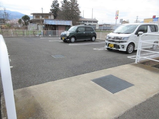 【サンフラワー　Ｂの駐車場】