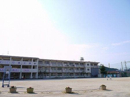 【サンライフ徳力の小学校】