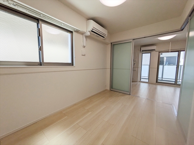 その他部屋・スペース　洋室からリビング