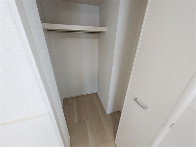 収納　洋室クローゼット・リビングにもクローゼットあります