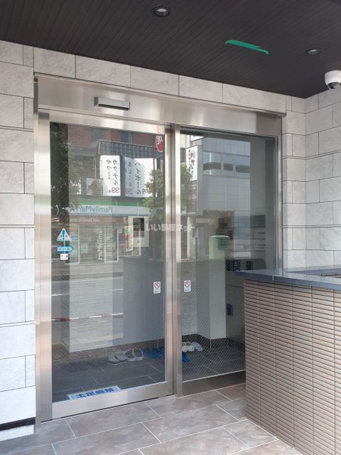 【川越市脇田町のマンションのエントランス】