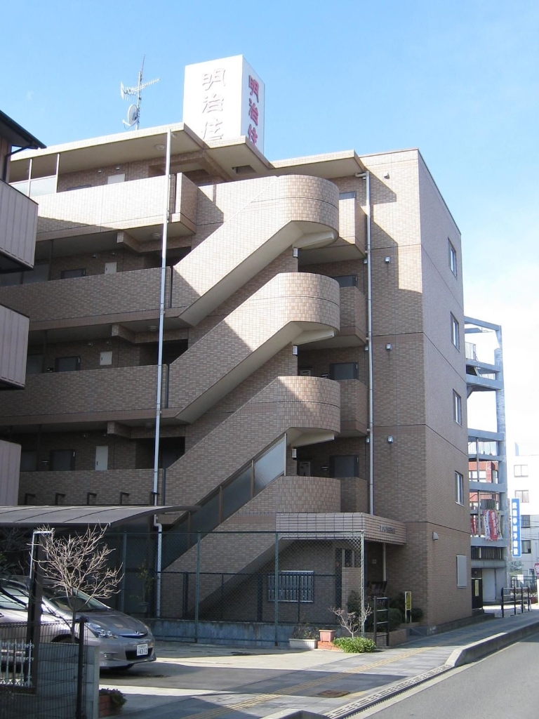 加古川市加古川町溝之口のマンションの建物外観