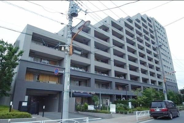 【エスタガーデンの建物外観】