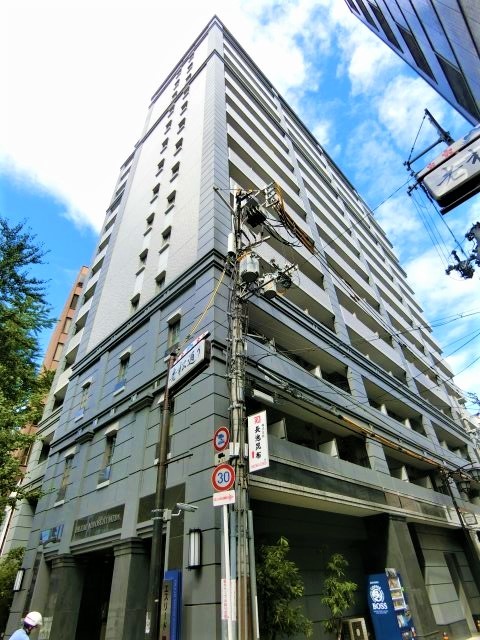 【エスリード御堂筋梅田の建物外観】