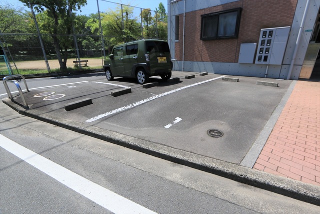 【ルネス門屋の駐車場】