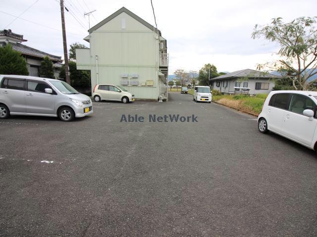 【都城市上長飯町のアパートの駐車場】