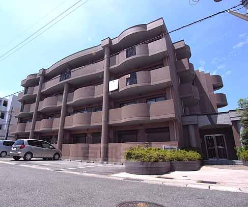 長岡京市井ノ内のマンションの建物外観