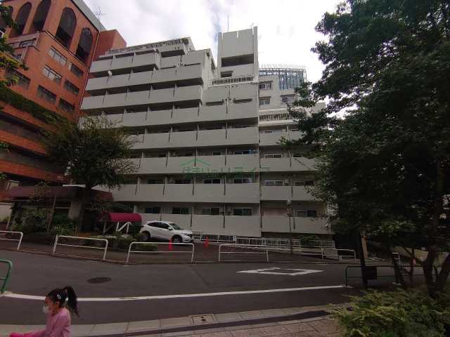 千代田区神田駿河台のマンションの建物外観