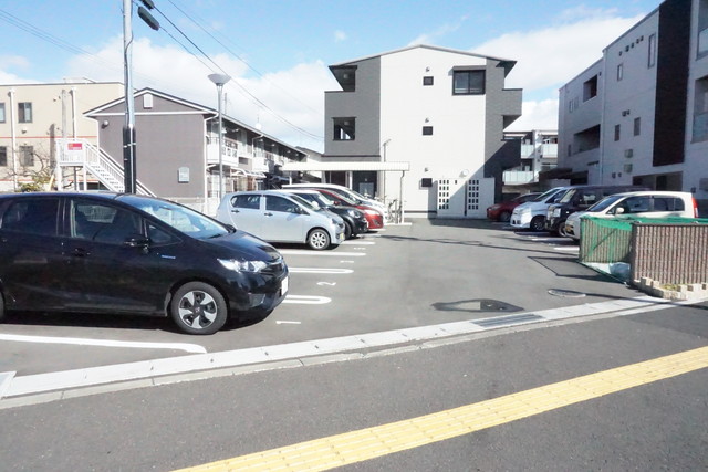 【ココリ市立病院前の駐車場】