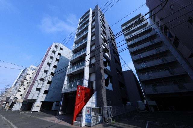 【円山シャトー桂和医大前の建物外観】