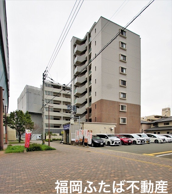 【福岡市西区姪浜駅南のマンションの建物外観】