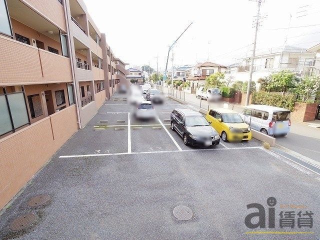 【所沢市花園のマンションの駐車場】