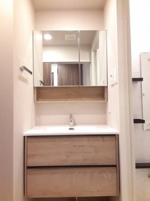 洗面設備　写真は同タイプ住居です。