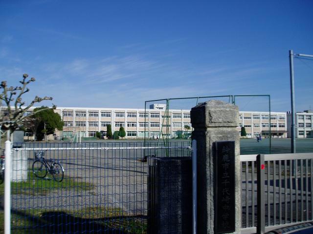 中学校　鈴鹿市立千代崎中学校（中学校）まで2977m