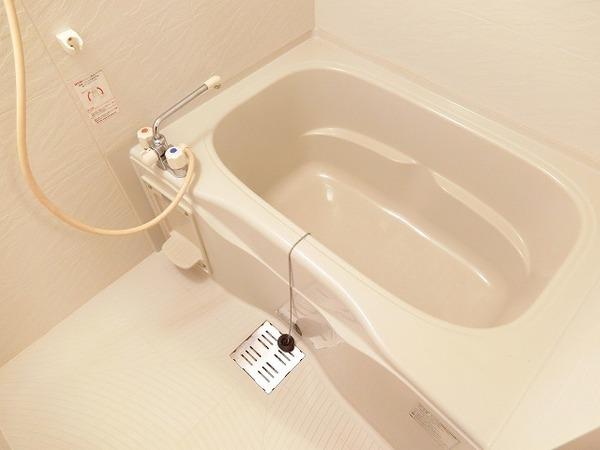 バス・シャワールーム　キレイにリフォームされています！