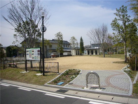 中学校　旭町中学校（中学校）まで2000m