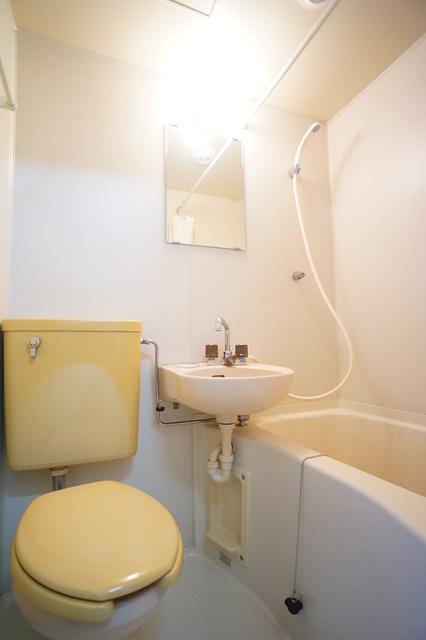 バス・シャワールーム　丸洗い可能！お掃除ラクラクの洗面台付き３点ユニットです☆