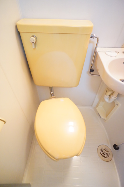 トイレ　白を基調とした空間で清潔感のあるトイレです♪