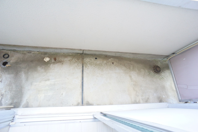 バルコニー　バルコニーがあるので洗濯物を太陽の下で干すことができます♪