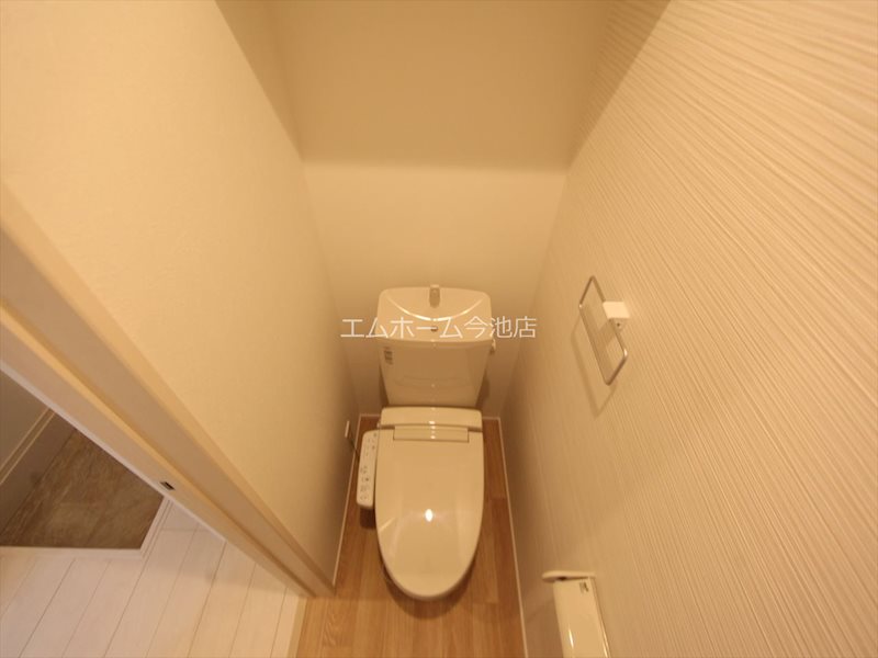 トイレ　温水洗浄暖房便座付トイレ