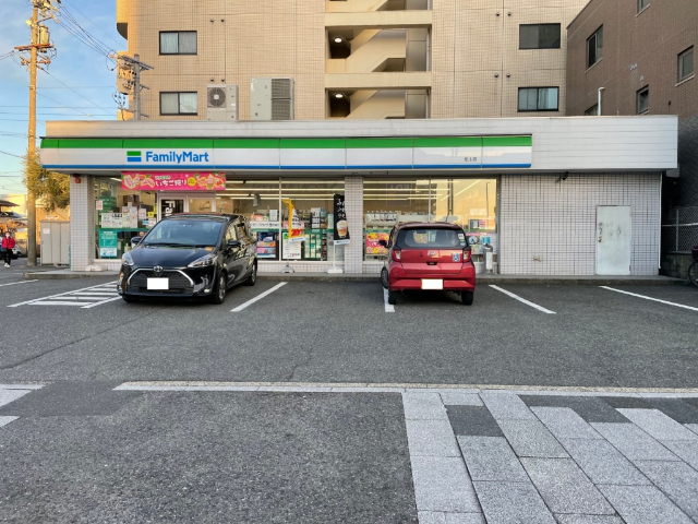 コンビニ　ファミリーマート駈上店（コンビニ）まで450m