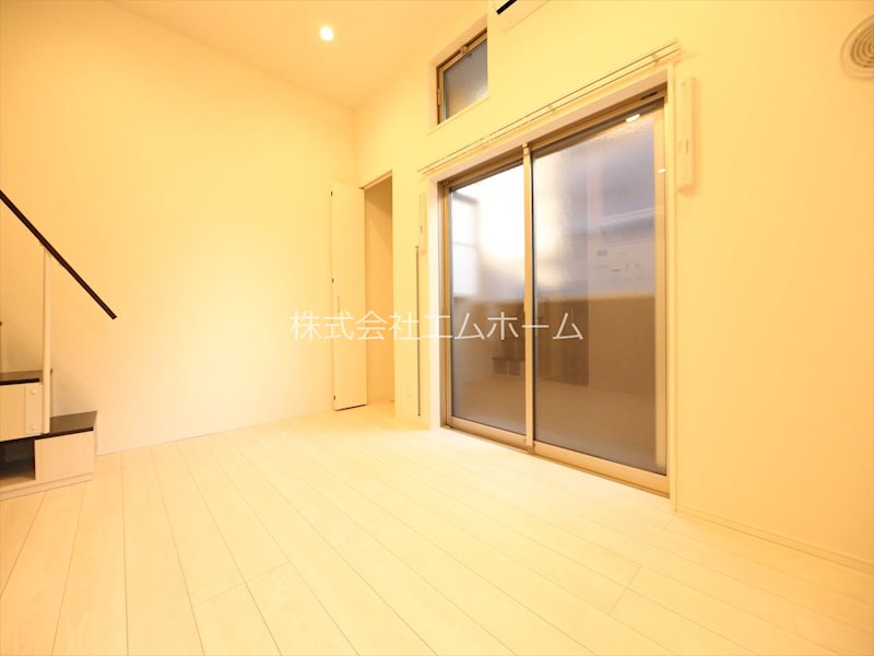 居室・リビング　洋室6.4帖　ロフト6.2帖（収納にも寝室にも使えます）