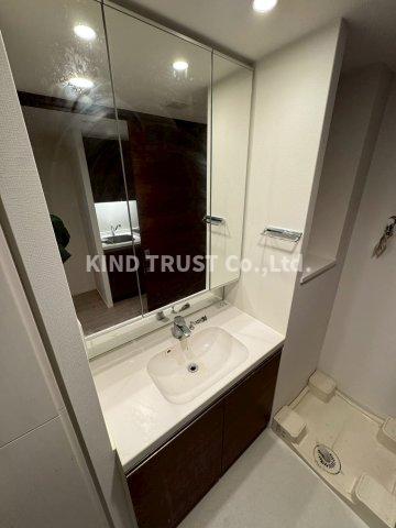 洗面設備　スペースが確保できる洗面所です