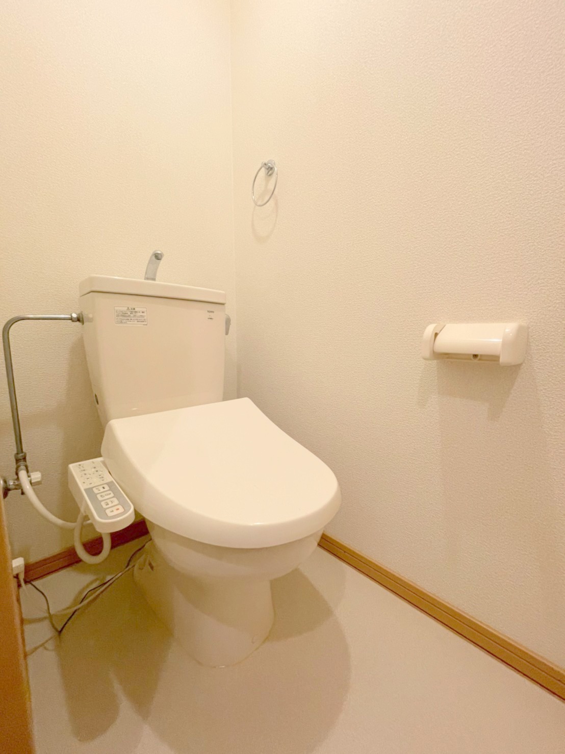 トイレ　※他号室の写真になります。雰囲気のご参考にどうぞ♪