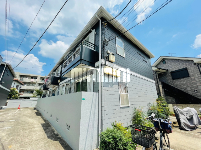 建物外観　閑静な住宅街。広い敷地。