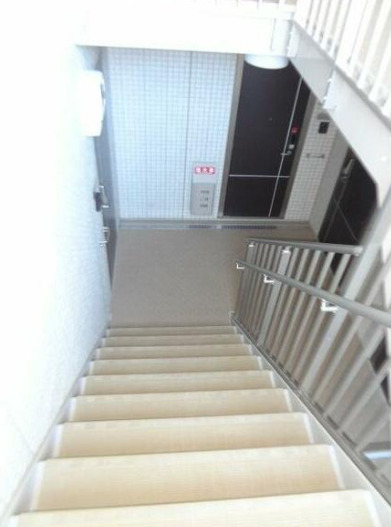 その他部屋・スペース　綺麗な内階段です