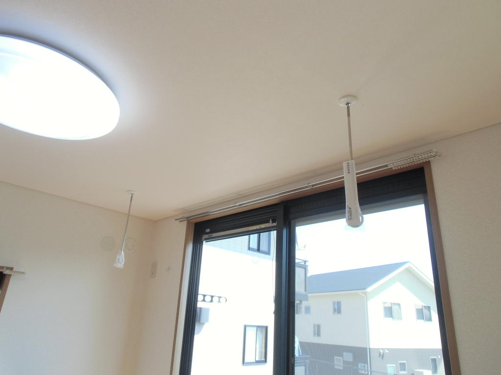 その他設備　室内洗濯物干しと照明（全室）