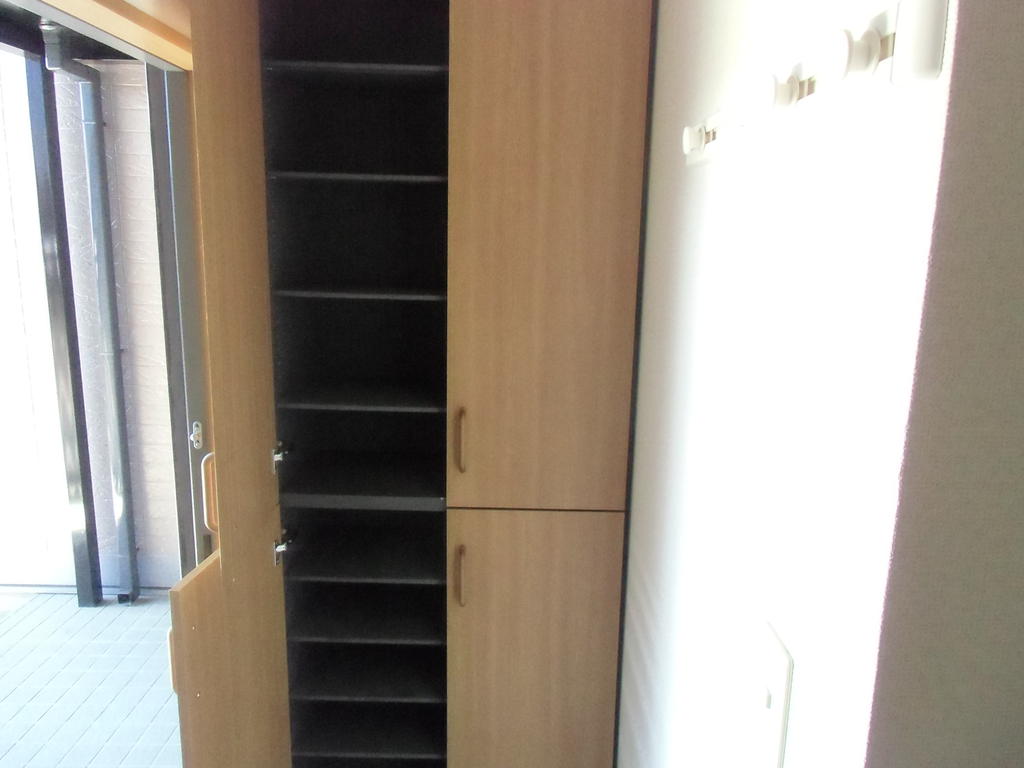 玄関　トールタイプのシューズボックスとハングバー♪