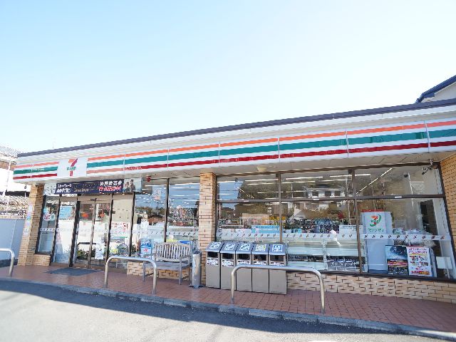 コンビニ　セブンイレブン横浜岡津町店（コンビニ）まで674m
