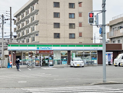 コンビニ　ファミリーマート 清水三丁目店（コンビニ）まで142m