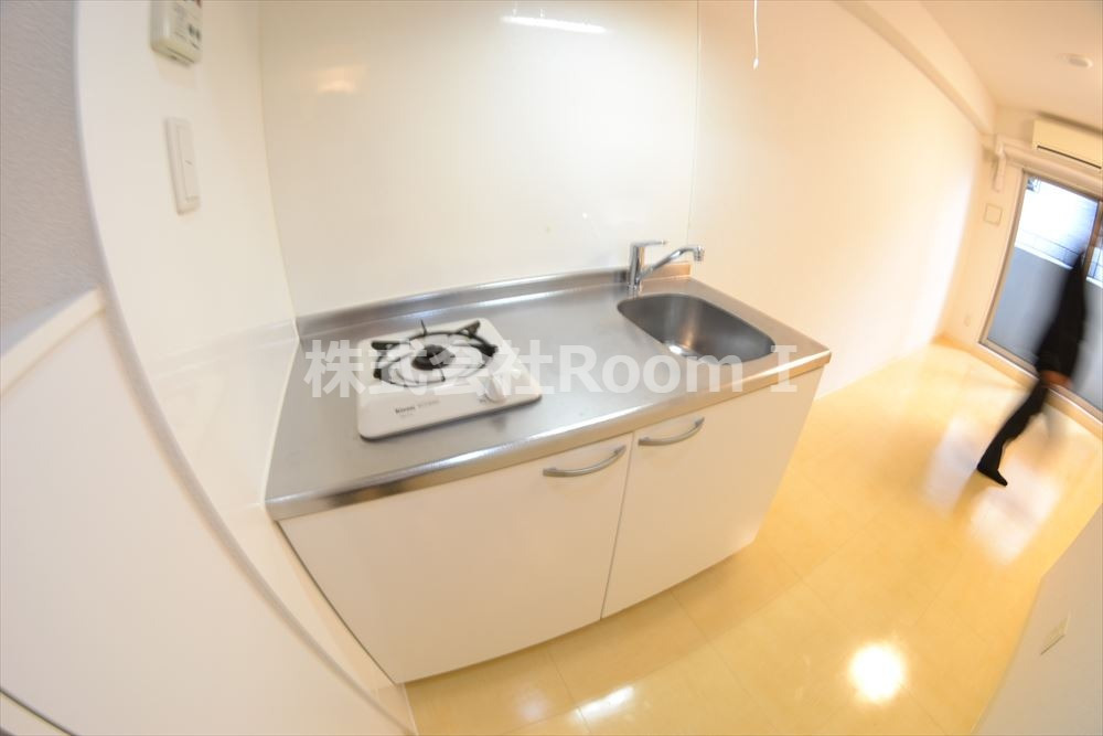 キッチン　コンパクトなキッチンで掃除もラクラク