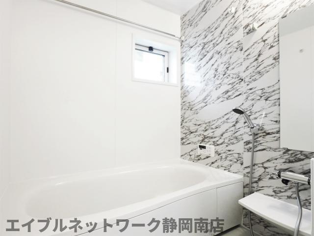 バス・シャワールーム　落ち着いた空間のお風呂です