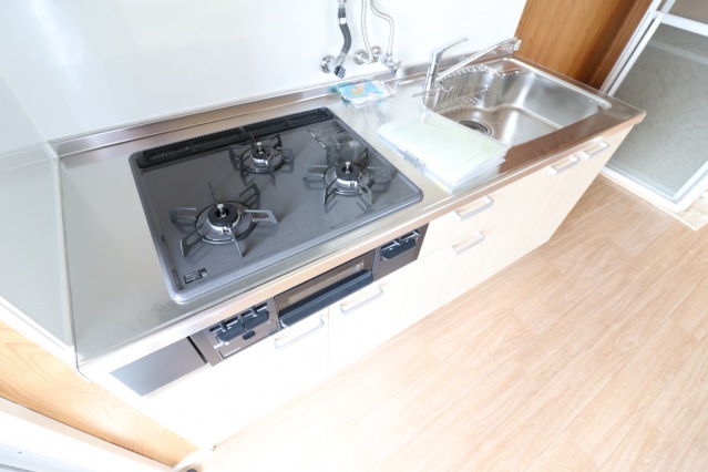 キッチン　3口ガスシステムキッチン