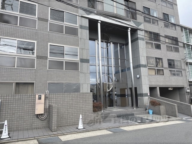 長岡京市天神のマンションの建物外観
