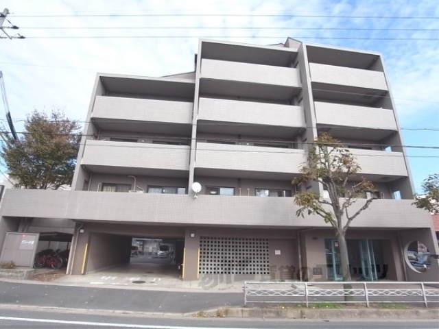 京都市西京区桂西滝川町のマンションの建物外観