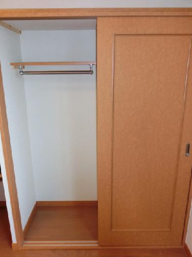 収納　ハンガーパイプ付き収納