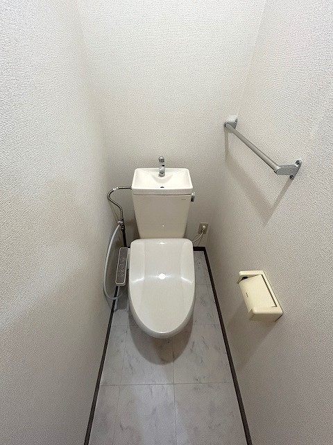 トイレ　温水洗浄便座
