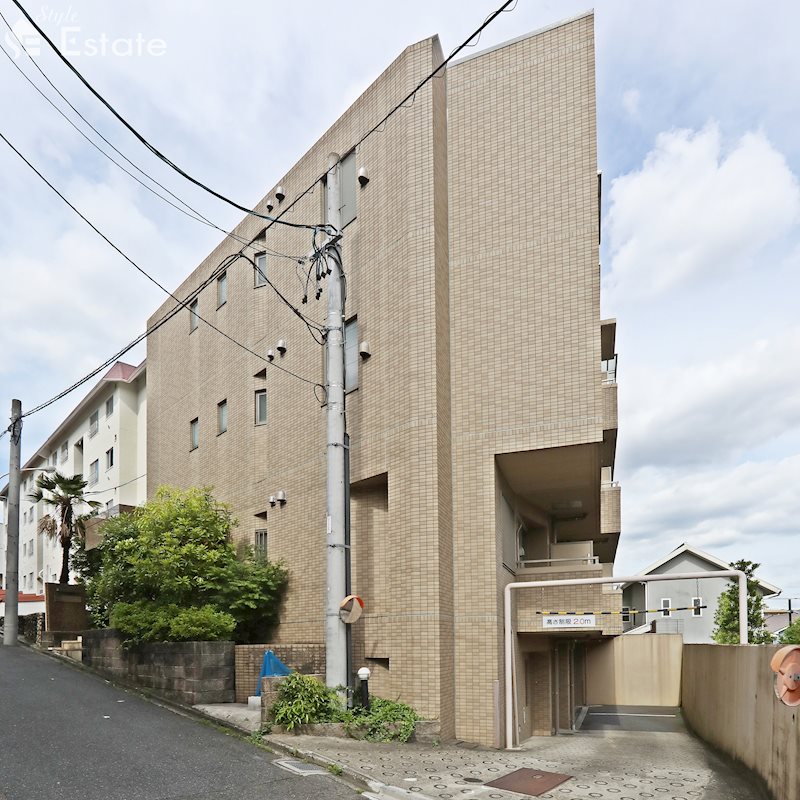 名古屋市千種区向陽町のマンションの建物外観